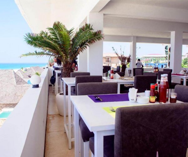 3 Sun Sea Bar